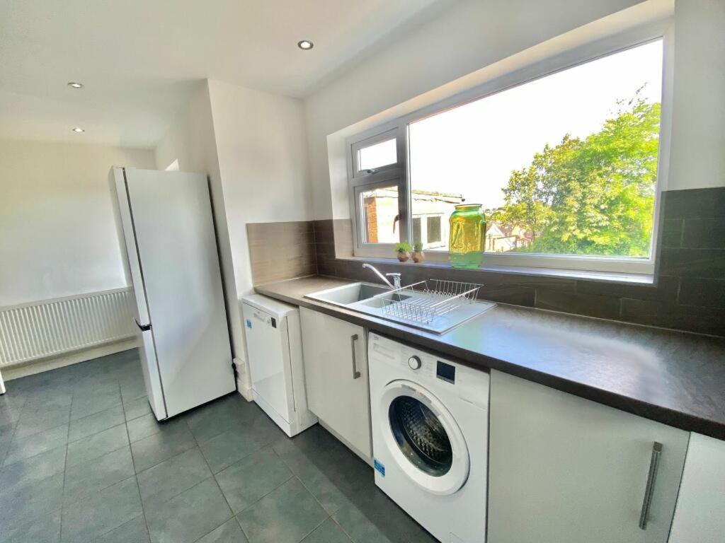 Coventry Huge 4Bed 2Bath Private Parking Nec By Empower Homes Экстерьер фото