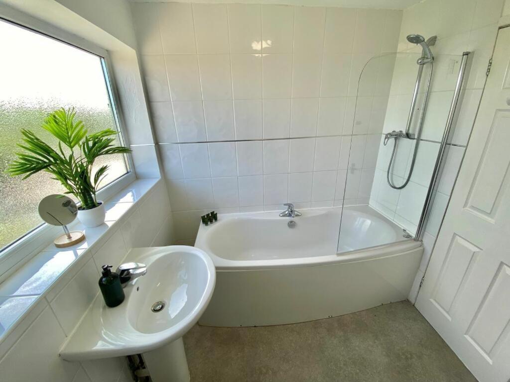 Coventry Huge 4Bed 2Bath Private Parking Nec By Empower Homes Экстерьер фото